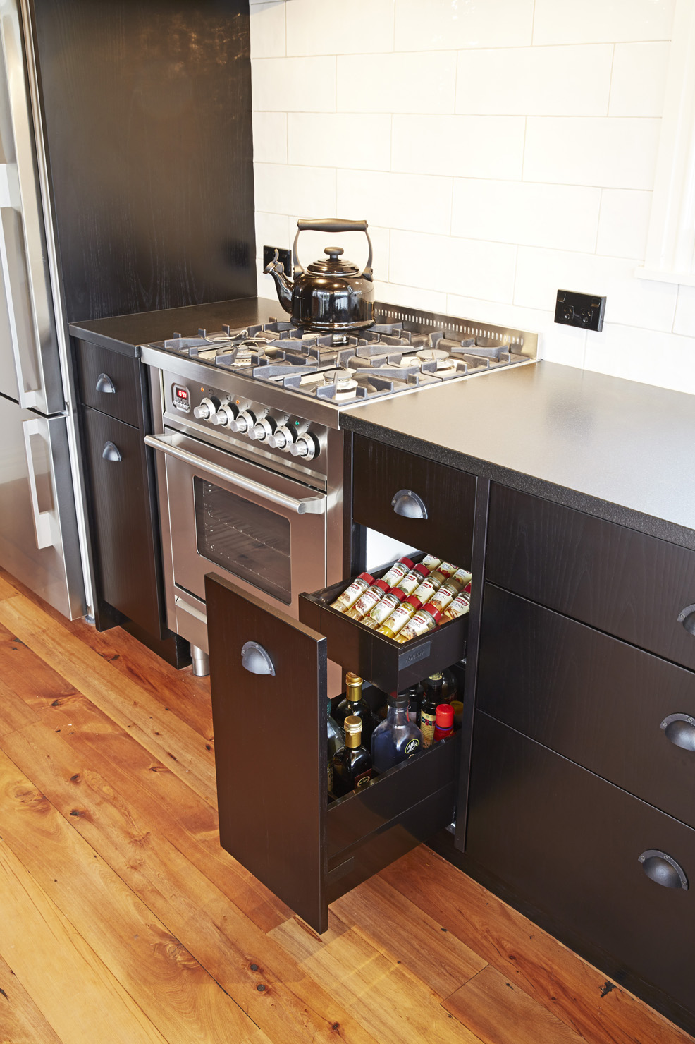 igd-portfolio-image ingrid geldof Cottage Charmer ensuite, wardrobe and kitchen design